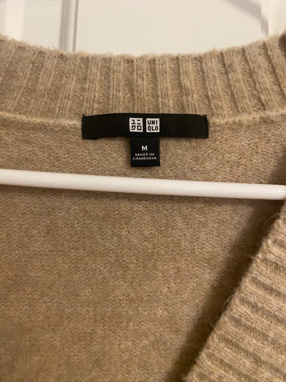Women's Uniqlo Tan Cardigan Size Medium - Picture 8 of 9